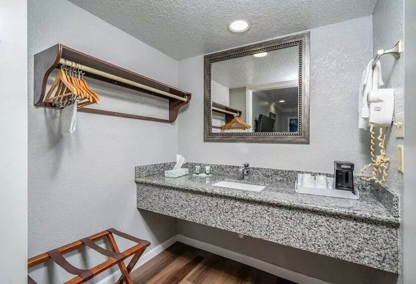 בית מלון כפרי Gatortown Inn