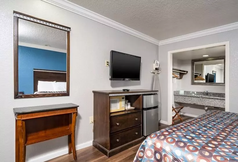 בית מלון כפרי Gatortown Inn