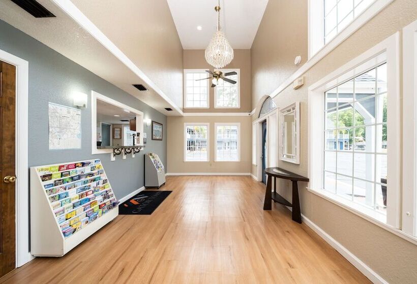 هتل Gatortown Inn