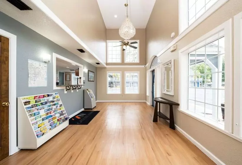 בית מלון כפרי Gatortown Inn