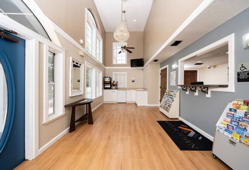 هتل Gatortown Inn