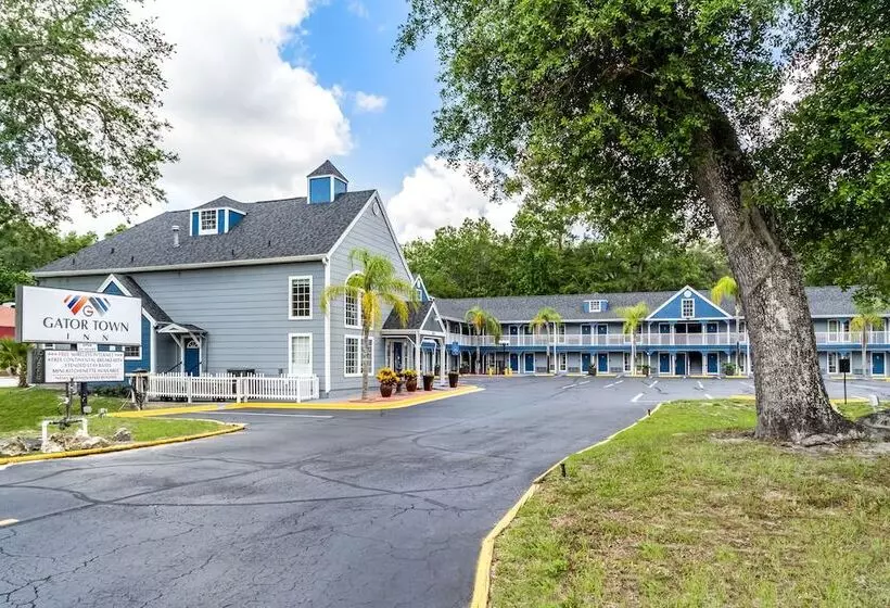 בית מלון כפרי Gatortown Inn