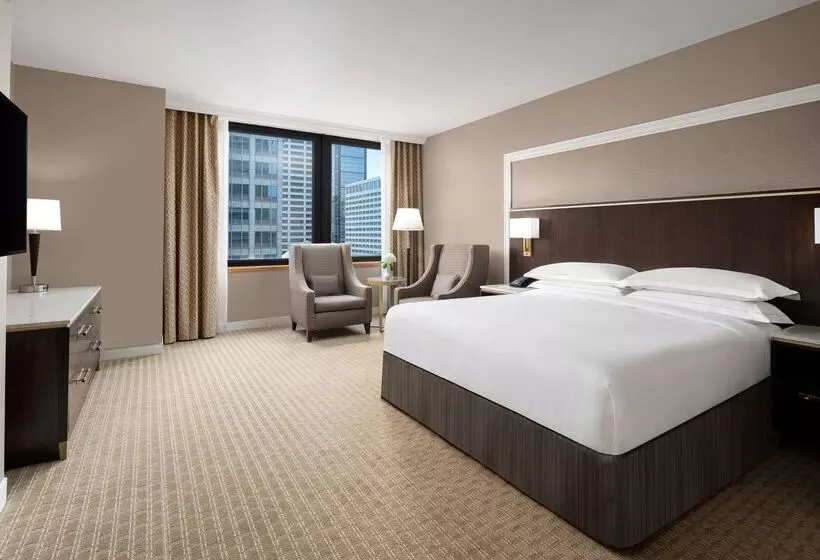 Hilton Indianapolis Hotel & Suites