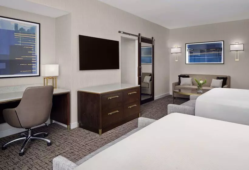 Hilton Indianapolis Hotel & Suites