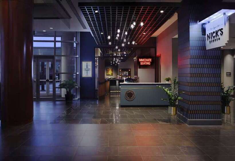 هتل Hilton Omaha