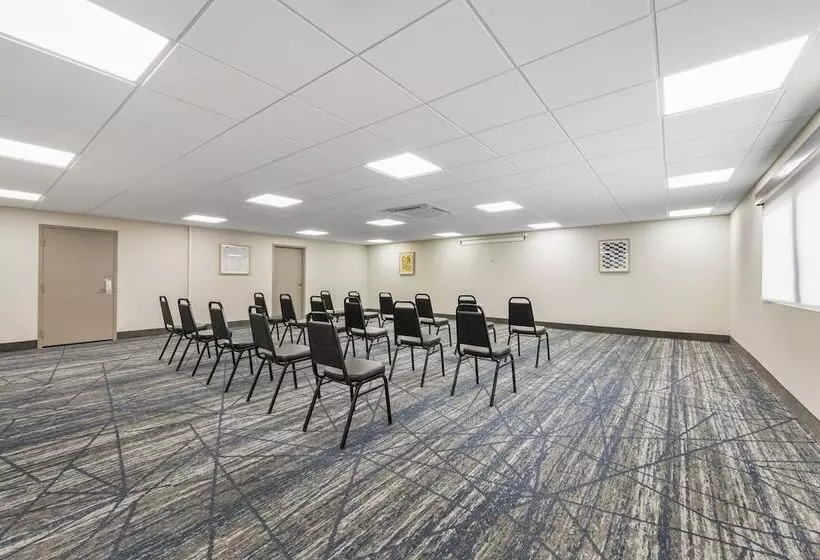 هتل Holiday Inn Express Greencastle, An Ihg