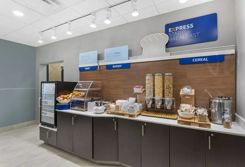 هتل Holiday Inn Express Greencastle, An Ihg