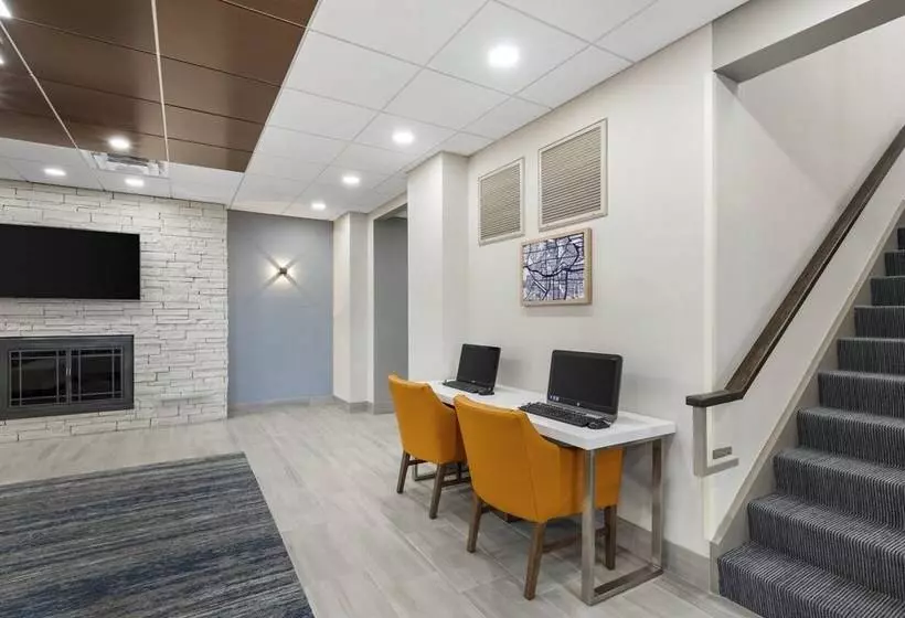 هتل Holiday Inn Express Greencastle, An Ihg