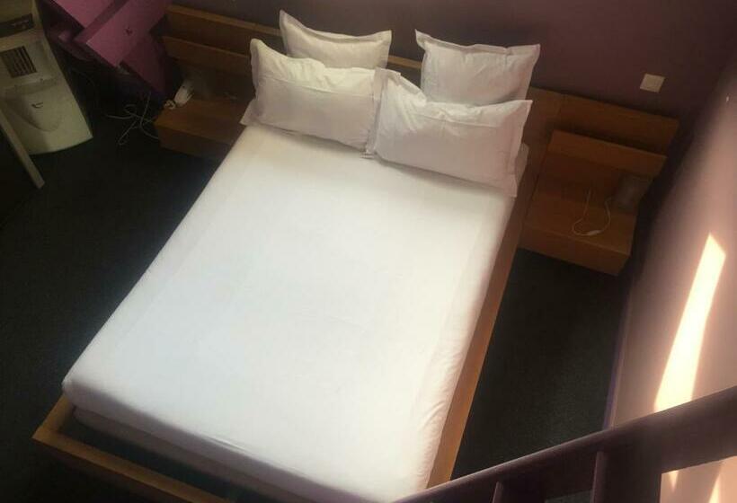 هتل Hôtel Du Parc Saint Charles