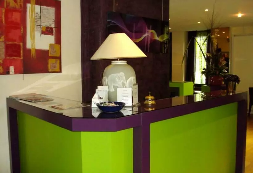 هتل Hôtel Du Parc Saint Charles