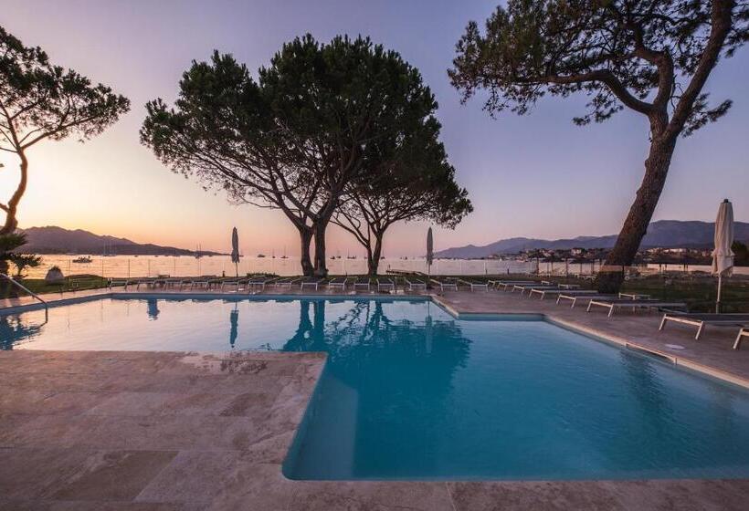 هتل Hôtel La Roya