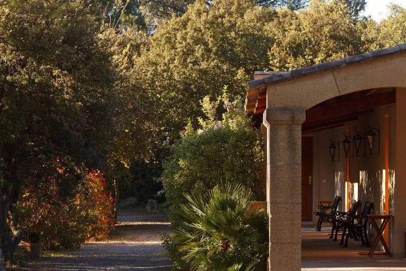 Отель Hôtel Restaurant Mas De Fauchon Teritoria