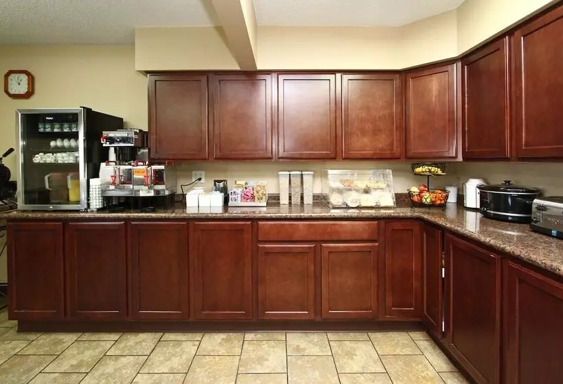 בית מלון כפרי New Victorian Inn & Suites Kearney