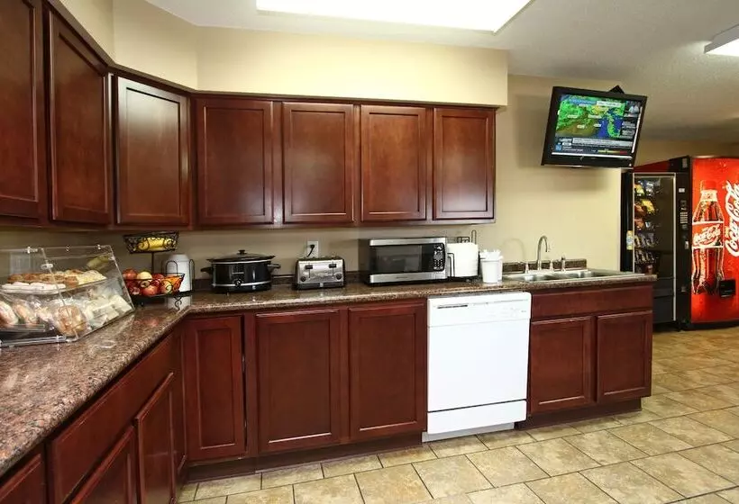 בית מלון כפרי New Victorian Inn & Suites Kearney