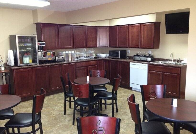 هتل New Victorian Inn & Suites Kearney