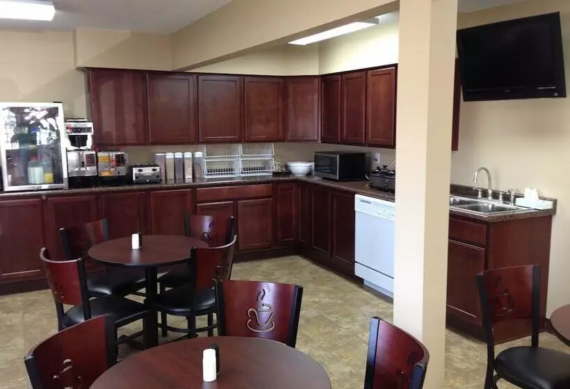 בית מלון כפרי New Victorian Inn & Suites Kearney