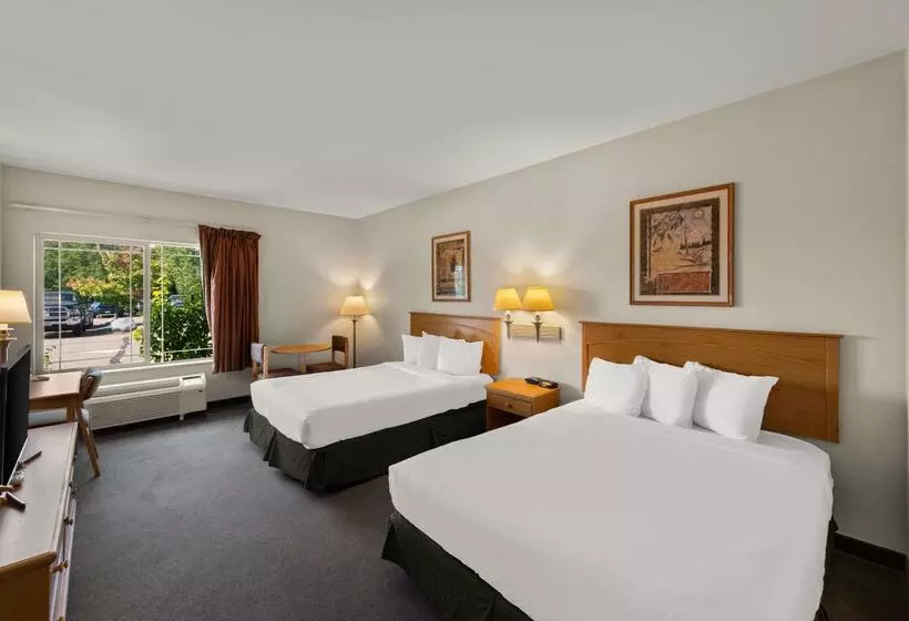 Отель Rodeway Inn & Suites