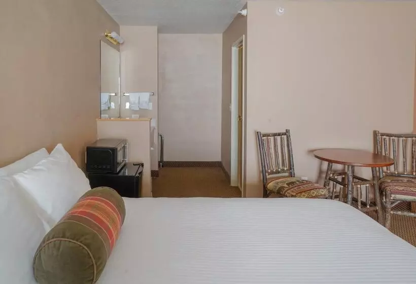 هتل Whitewater Inn