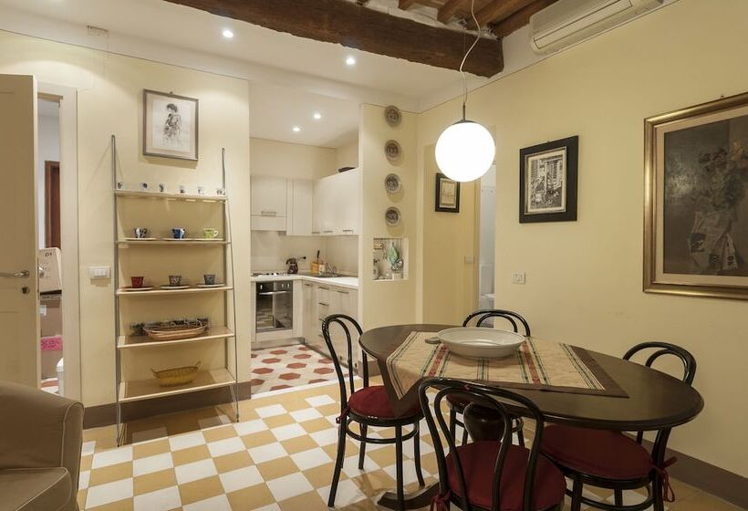 هتل A Palazzo Busdraghi Residenza D'epoca