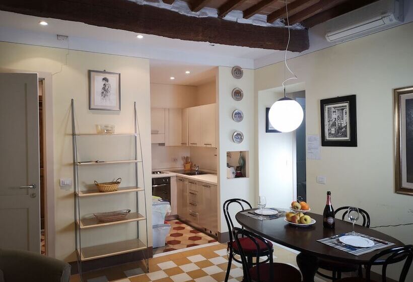 هتل A Palazzo Busdraghi Residenza D'epoca