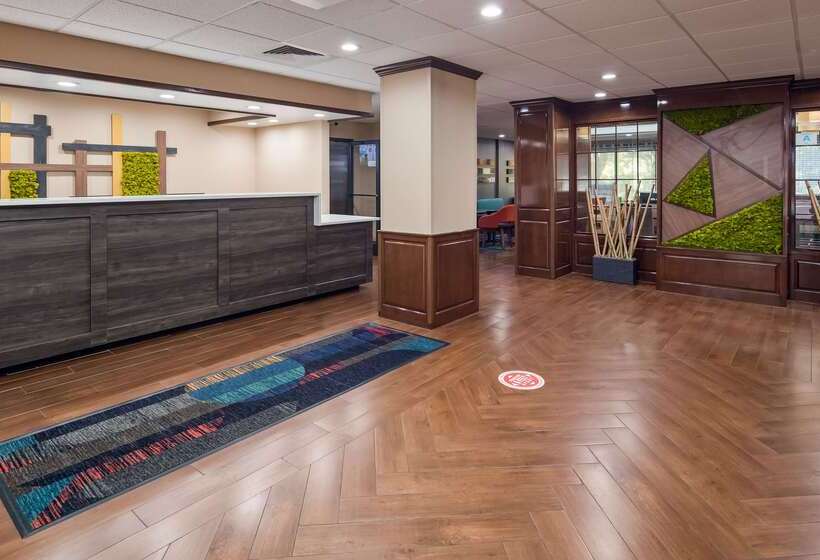 Отель Best Western Plus Lexington Inn