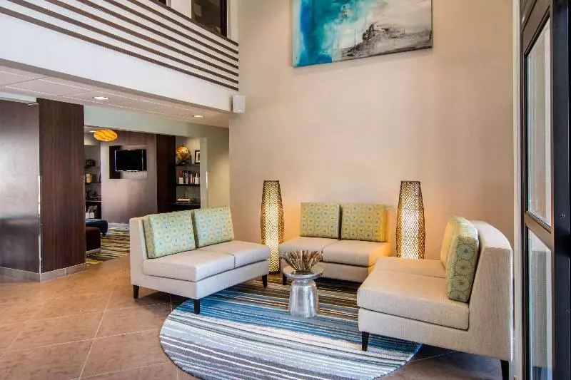 בית מלון כפרי Clarion Inn & Suites Atlanta Downtown