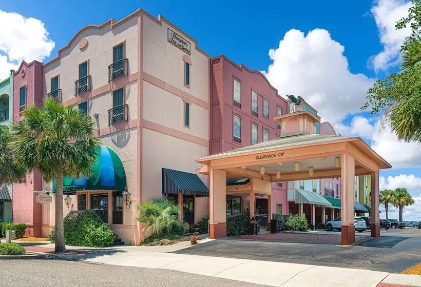 Hotelli Hampton Inn And Suites Amelia Island Historic Harbor Front