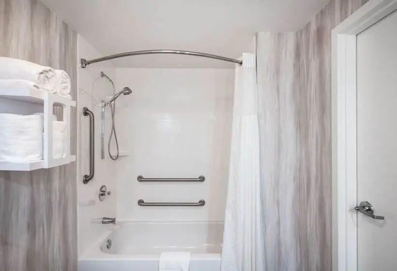 Hotelli Hampton Inn And Suites Amelia Island Historic Harbor Front