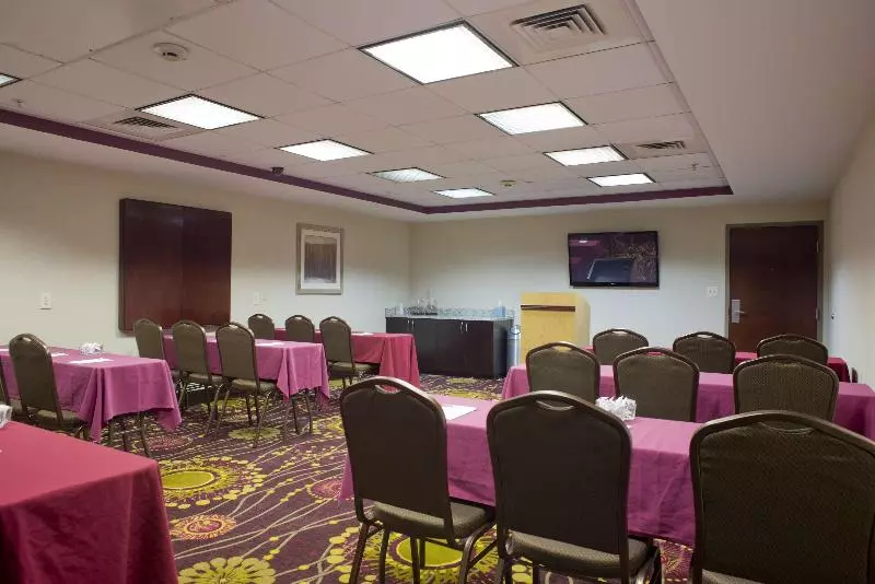 호텔 Hampton Inn Cumming