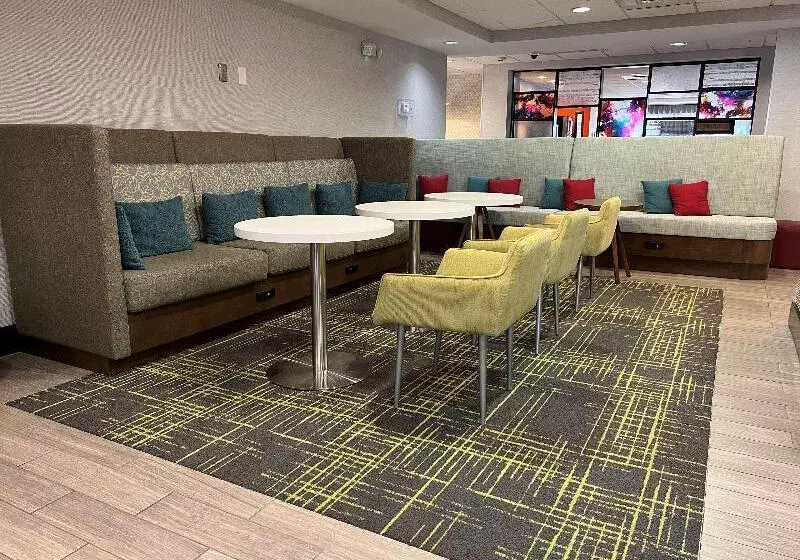 호텔 Hampton Inn Cumming