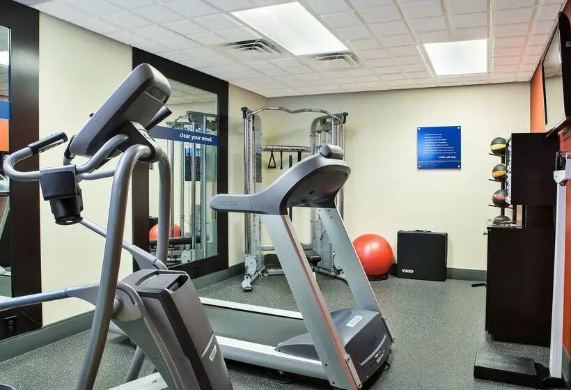 هتل Hampton Inn Elkton