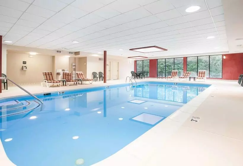 هتل Hampton Inn Elkton