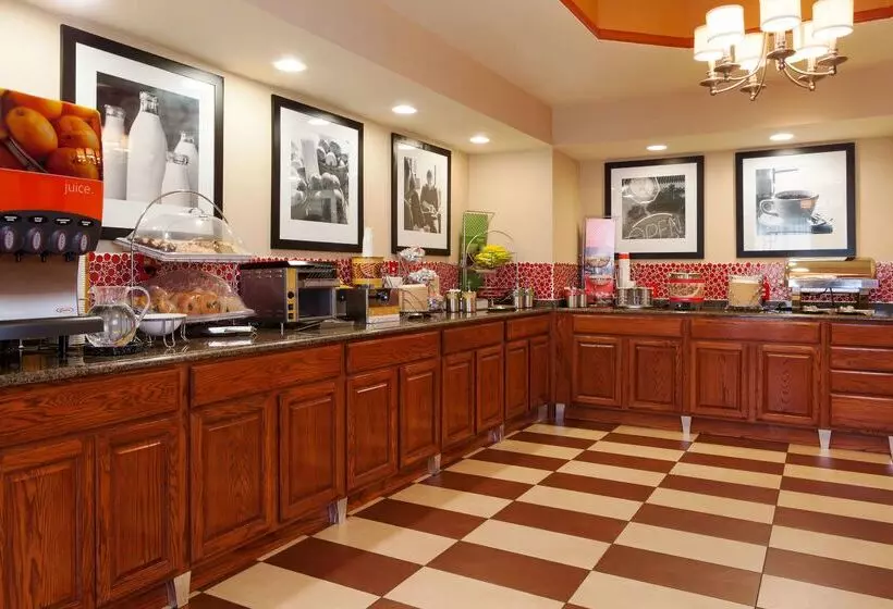 هتل Hampton Inn Elkton