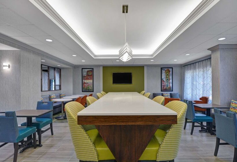 Отель Hampton Inn Gallatin