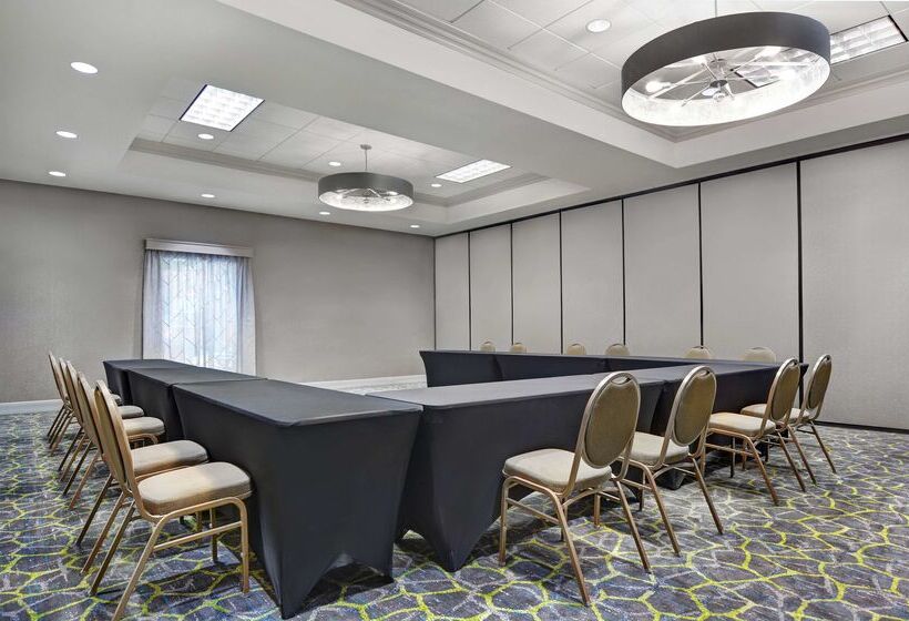 Отель Hampton Inn Gallatin