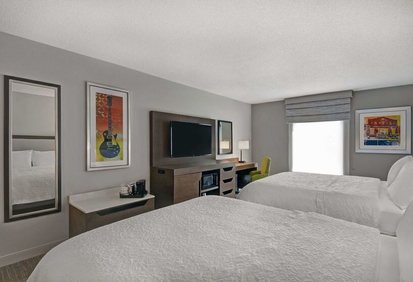 Отель Hampton Inn Gallatin