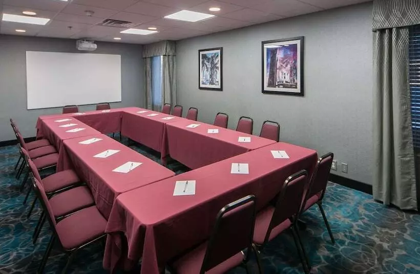 Отель Hampton Inn Lakeland