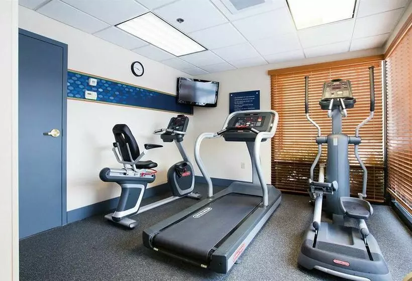 هتل Hampton Inn Manheim