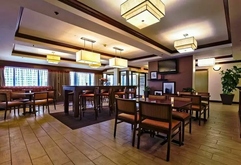 هتل Hampton Inn Manheim