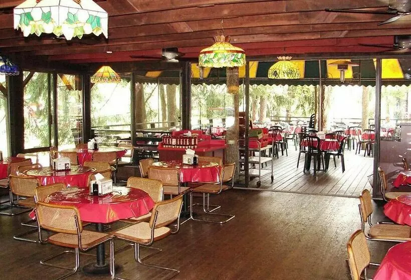 هتل Hampton Inn Manheim