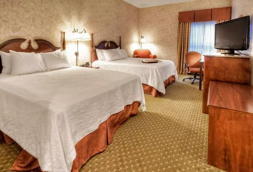 Отель Hampton Inn Marion