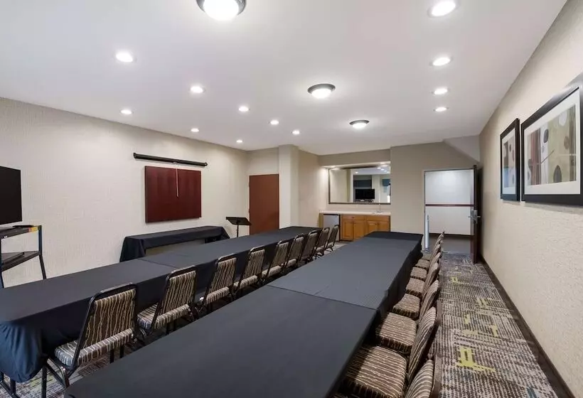 فندق Hampton Inn Marshall