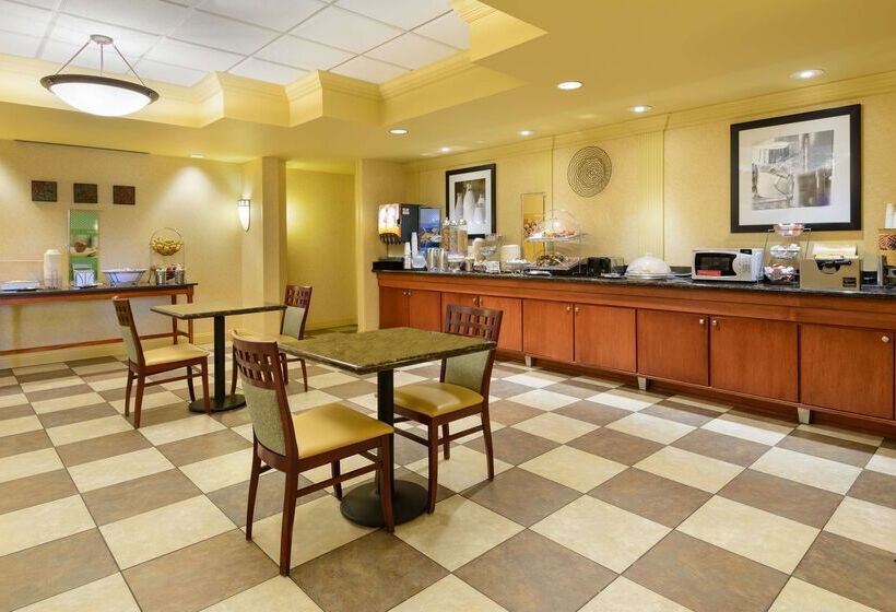 هتل Hampton Inn Mt. Vernon