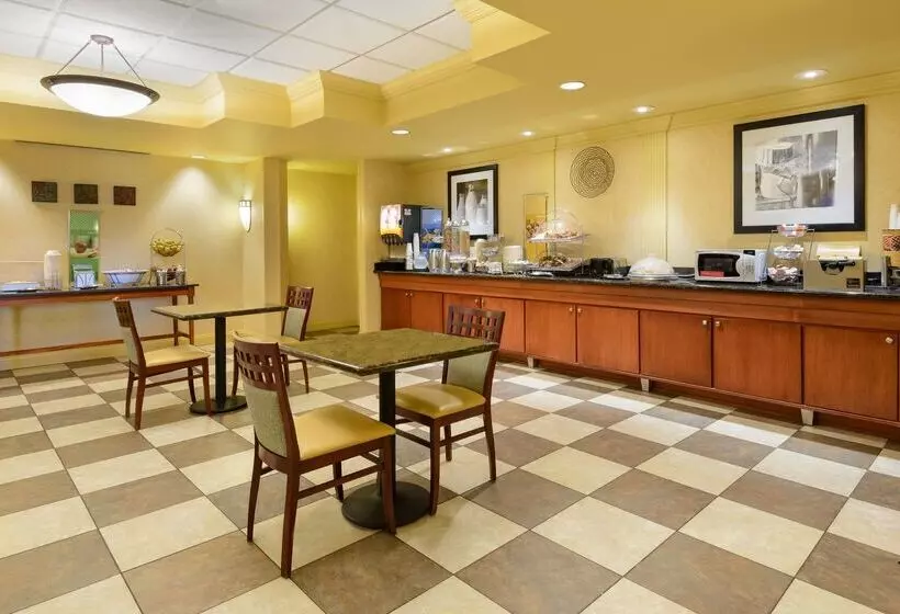 호텔 Hampton Inn Mt. Vernon