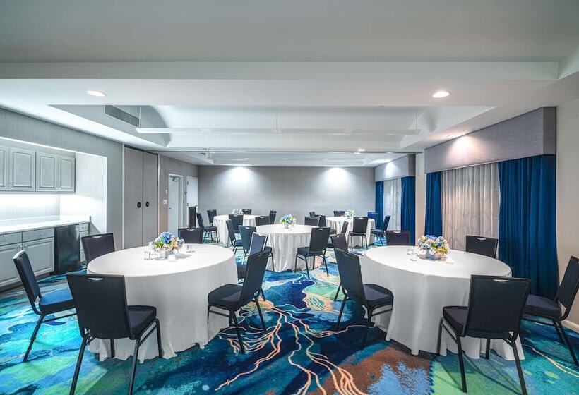 Отель Hampton Inn And Suites Amelia Island Historic Harbor Front