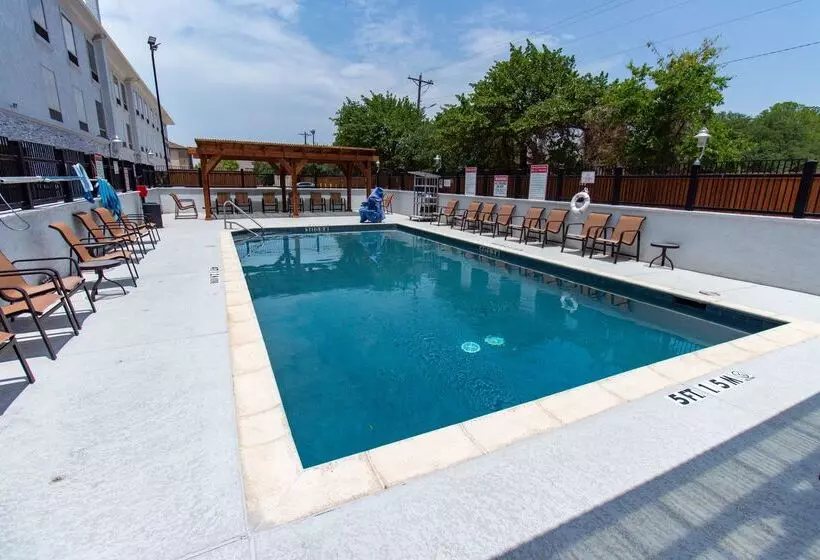 בית מלון כפרי Hampton Inn & Suites Denton