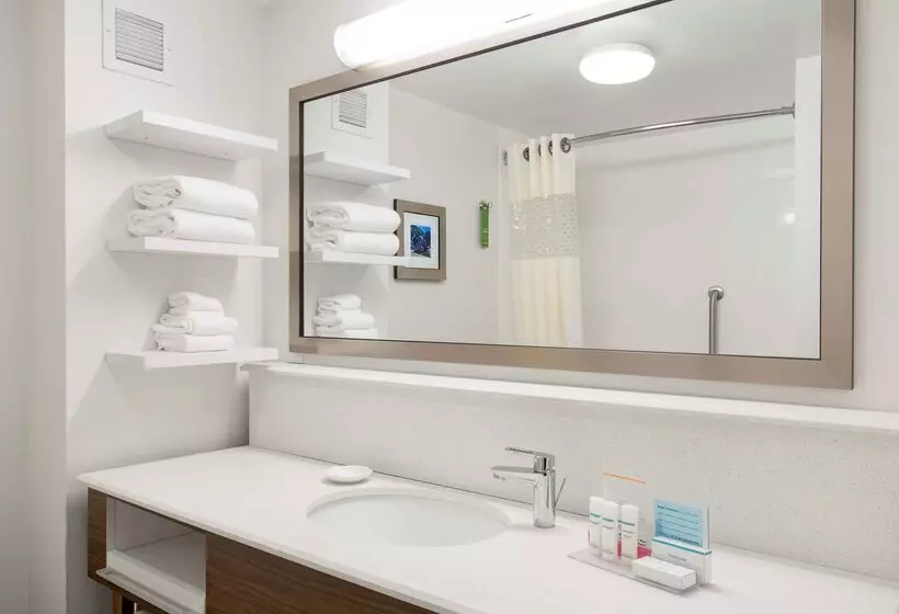 Отель Hampton Inn By Hilton Troy