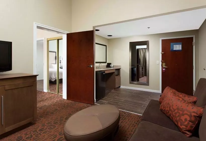 Отель Hampton Inn By Hilton Troy