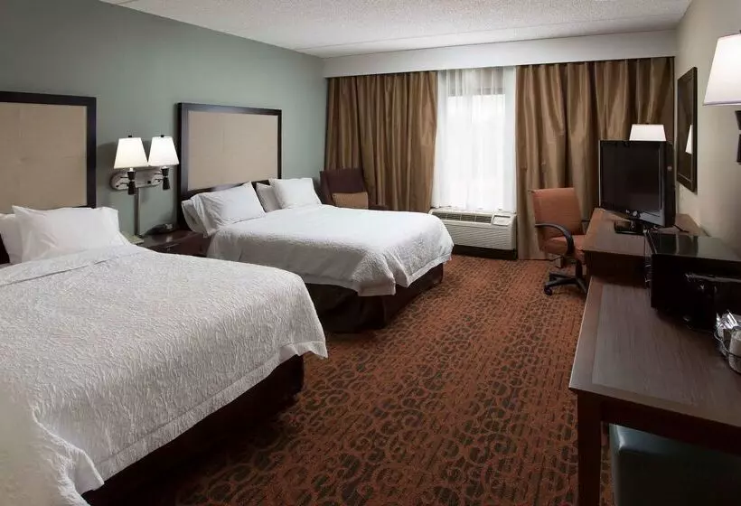 Отель Hampton Inn By Hilton Troy