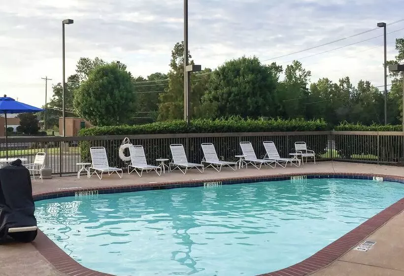 Отель Hampton Inn By Hilton Troy